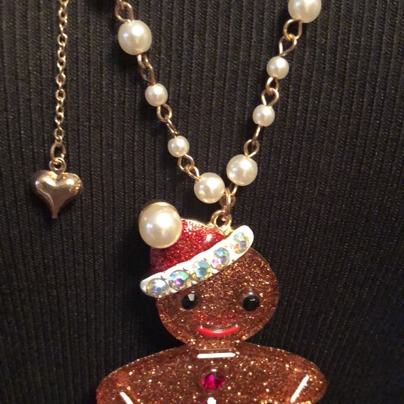 Adorable Betsey Johnson Sparkly Faux Pearl & Rhinestone Gingerbread Necklace - Picture 6 of 17